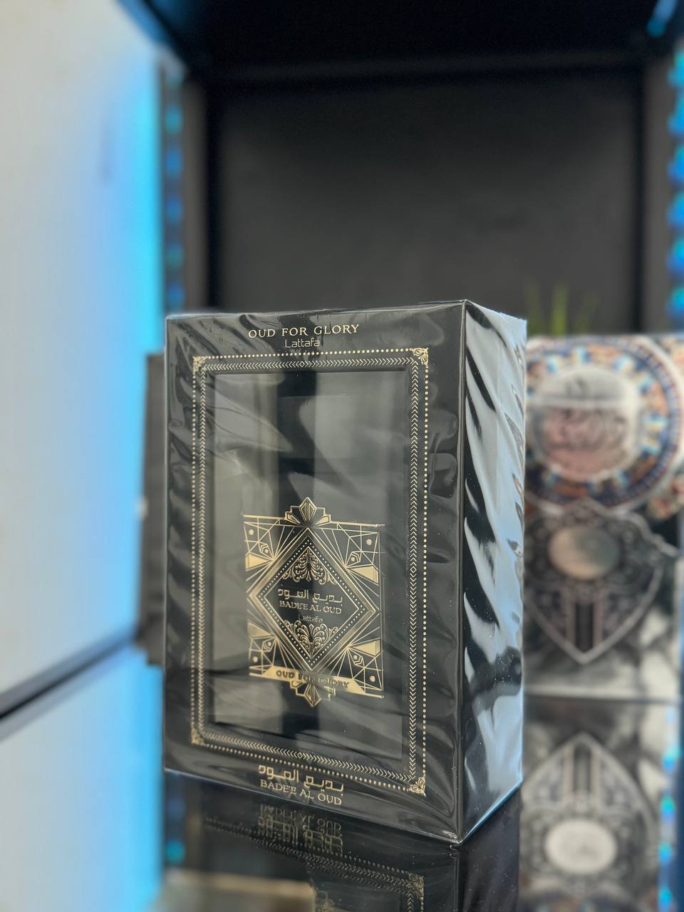 Perfume Lattafa Oud for Glory en caja elegante, ideal para amantes de fragancias intensas