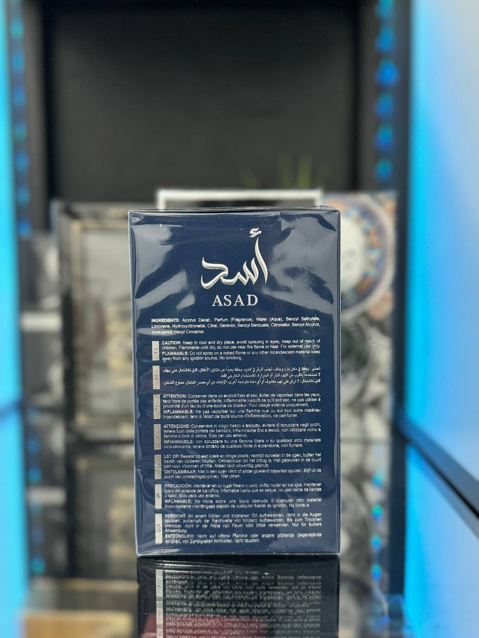 Caja del perfume Asad Zanzibar Lattafa con información detallada y diseño elegante