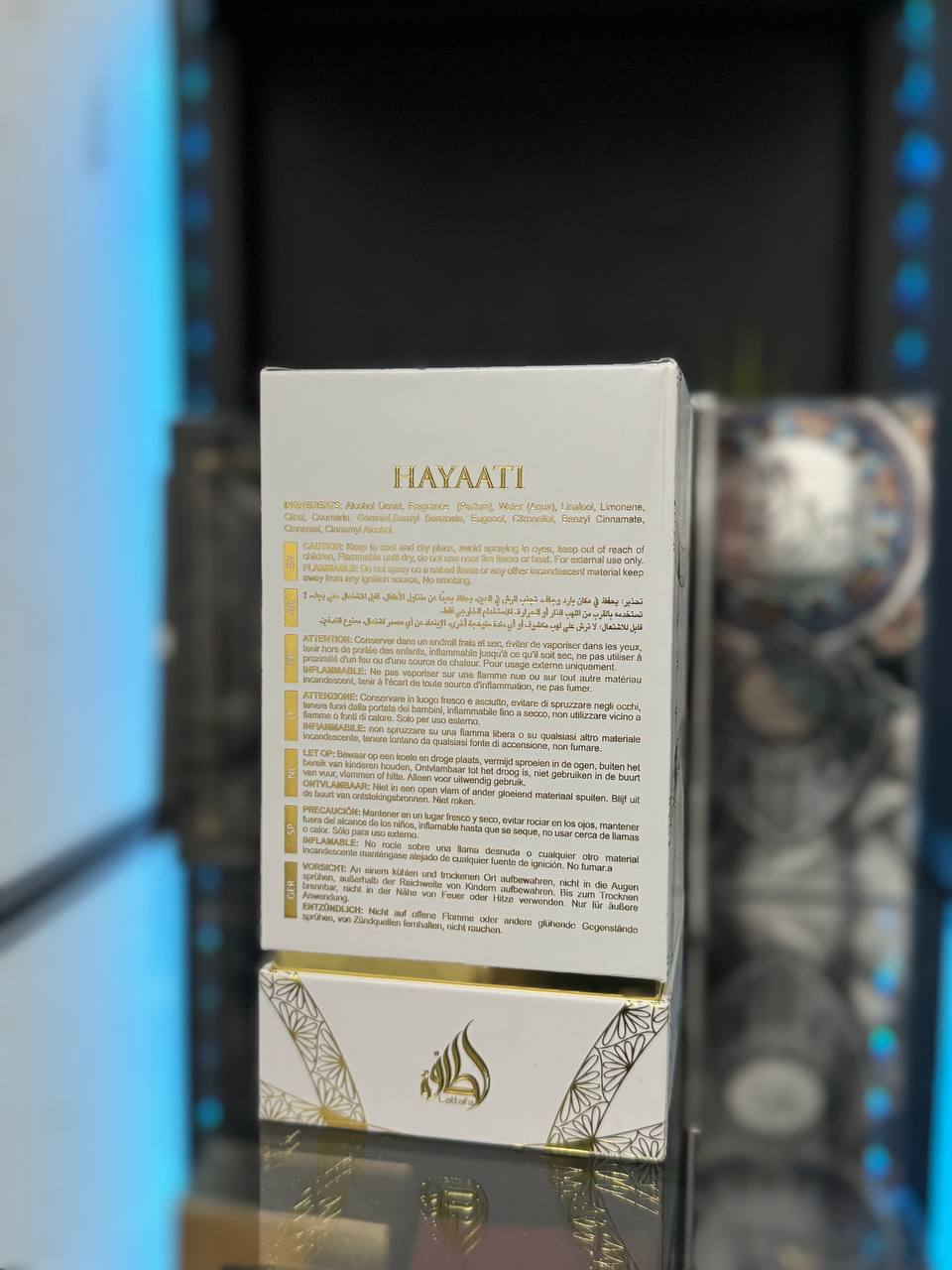 Perfume Lattafa Hayaat con elegante diseño de caja y notas aromáticas diversas