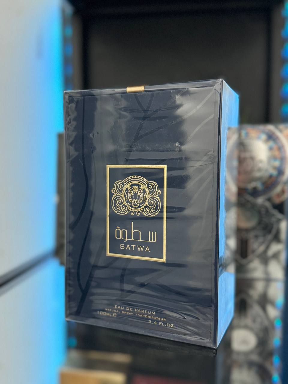 Perfume Ard Al Zaafaran Satwa en caja elegante de 100 ml, ideal para ocasiones especiales